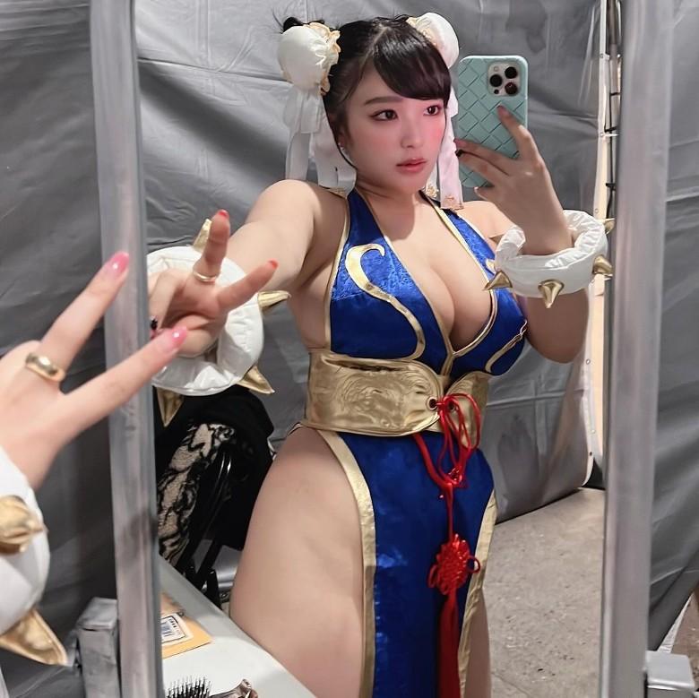 天木純Cosplay「春麗」,一身爆乳及高衩造型相當吸睛。