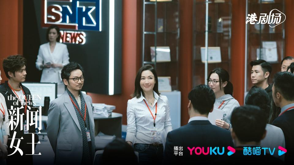 為了捍衛新聞的精神和保護愛徒等原因,張家妍(李施嬅 飾)再不能獨善其身,只能硬着頭皮上陣,成為新聞部的新勢力。(圖片來源:新浪微博@新聞女王)