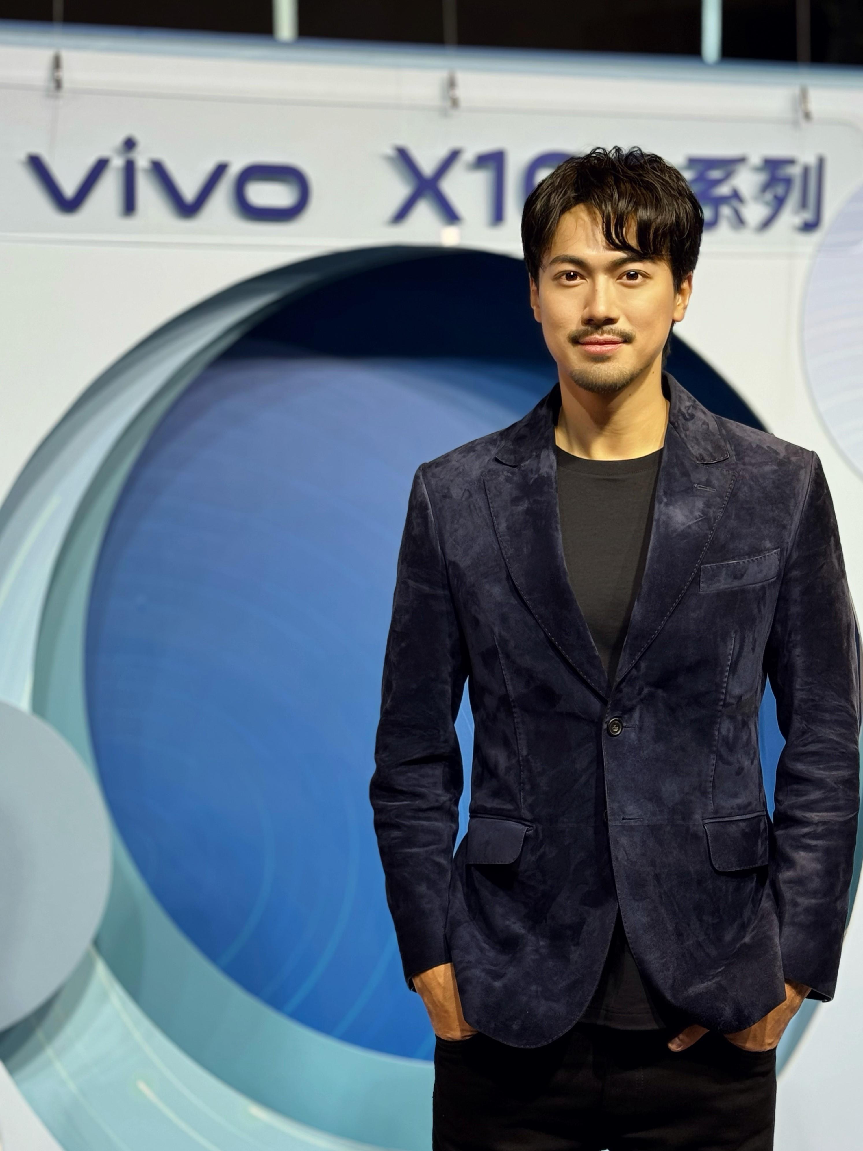 胡卓希獲邀出席在台北101舉行的手機發布會。