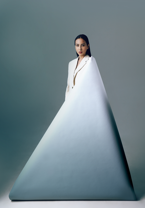 「上騰制作有限公司」公布繼9月鍾舒漫加盟後,今日與香港品牌科技公司Gusto Collective宣布,歡迎全球首位虛擬藝術家「MonoC」加盟,成為全港首位AI虛擬藝人