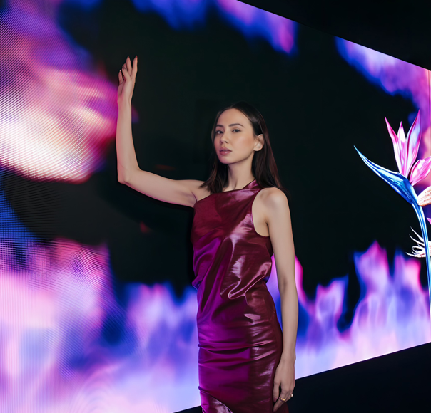 「上騰制作有限公司」公布繼9月鍾舒漫加盟後,今日與香港品牌科技公司Gusto Collective宣布,歡迎全球首位虛擬藝術家「MonoC」加盟,成為全港首位AI虛擬藝人