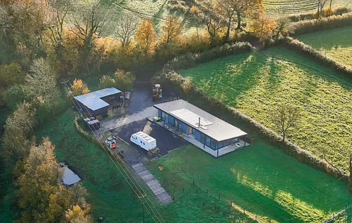 英國物業|該屋四處是田野。(互聯網)