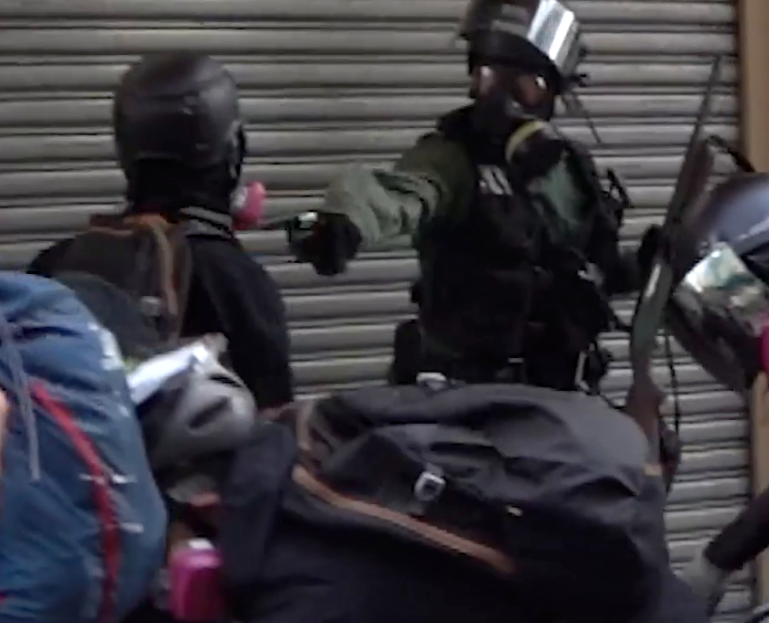 2019年反修例事件期間,10月1日在荃灣中槍、被控暴動,獲法庭保釋後棄保潛逃的22歲男子曾志健「健仔」,10月承認暴動、襲警、意圖妨礙司法公正罪,被判入獄47個月。