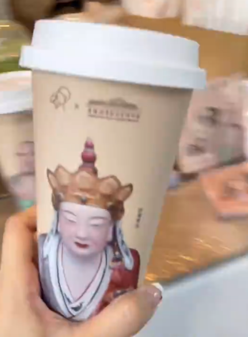 「我佛持杯」喜茶「佛喜」茶拿鐵之前的宣傳及網上照片。(互聯網)