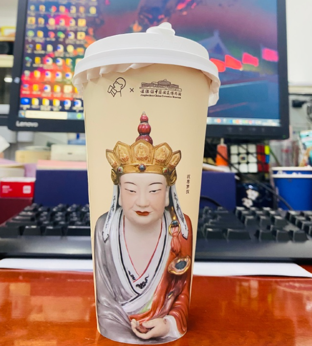 「我佛持杯」喜茶「佛喜」茶拿鐵之前的宣傳及網上照片。(互聯網)