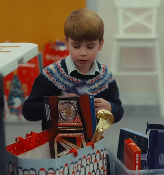 凱特較早時亦發放帶同子女到訪兒童慈善組織片段,被大讚好sweet。(互聯網)