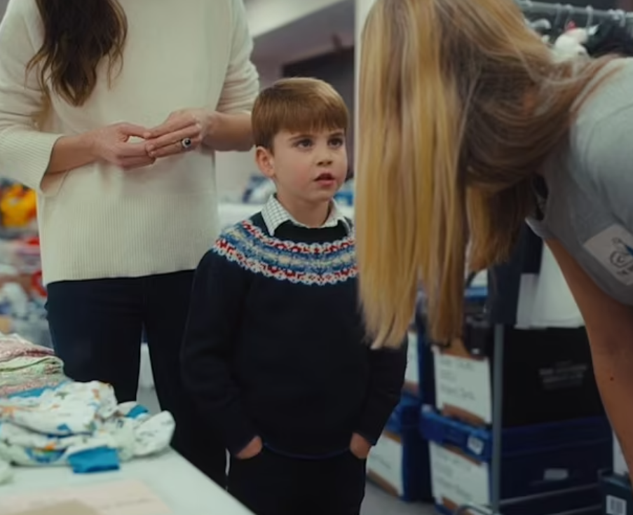 凱特較早時亦發放帶同子女到訪兒童慈善組織片段,被大讚好sweet。(互聯網)