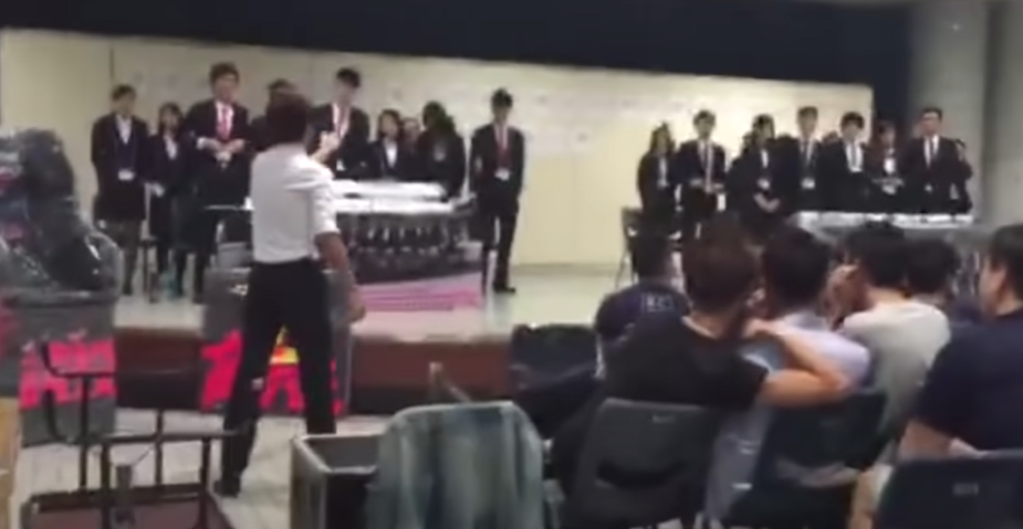 2015年網上流傳一段短片,城市大學商學院及學部聯會幹事會舉行上莊諮詢會時,時任選舉委員會主席、現成為見習督察的鄭源霖在會上突然「反枱」,批評候選內閣沒有熱誠,其過火表現成為「網絡經典」