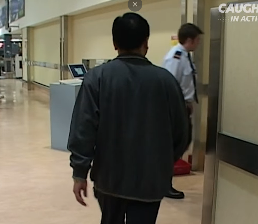 男子坦承所持有的中國護照是真,惟香港特區護照屬偽造,目的是希望藉特區護照身份在新西蘭尋找工作賺錢回國。最終海關認為該男子以假身份入境對新西蘭構成威脅,決定將其驅逐出境,由警察協助將其送上回香港的客機。