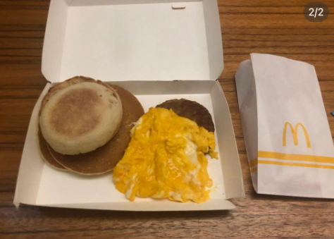 他揚言當時麥當勞的經理已提出解決方案,建議「退回兩蚊」,但阿婆卻一直堅持己見,更越鬧越大聲。(圖片來源:小紅書)