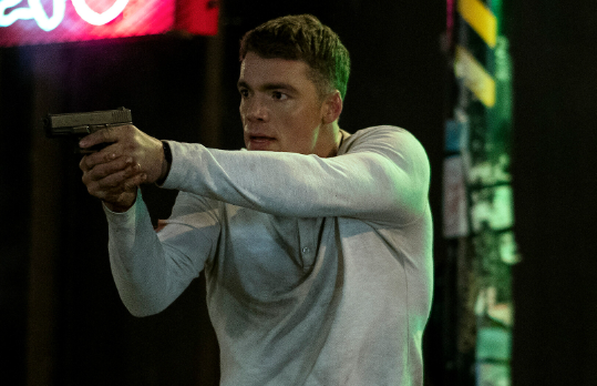 1.《暗夜情報員》(The Night Agent)第一季