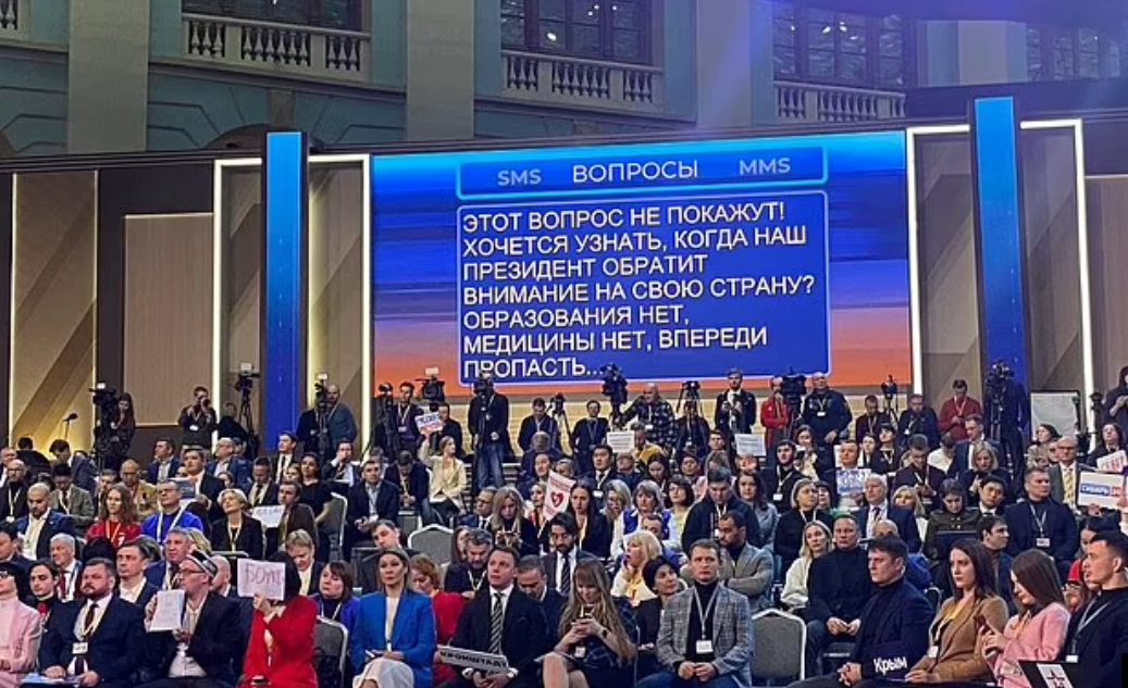 另一訊息說「我們的總統何時才會把注意力放在國內?我們沒有教育、沒有醫療。前面是深淵。」(互聯網)