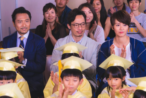 ,而港孩就回應指「有咩所謂啫,聽得明就得啦!」港孩優房的對答令事主認為與香港教育有關,「小孩是真敢說,也比較外向,反應都不一樣」。(圖片來源:ViuTV《反起跑線聯盟》劇照)