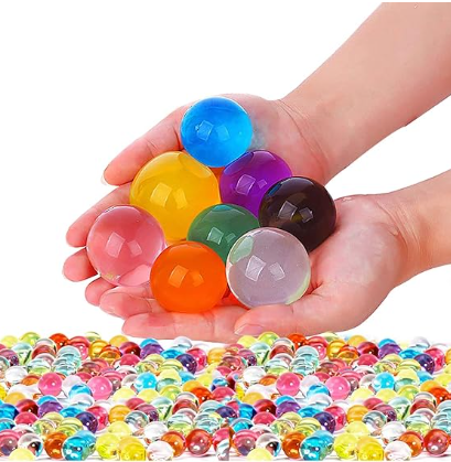 水珠吸水後會發大,色彩斑斕似足啫喱糖。(互聯網)