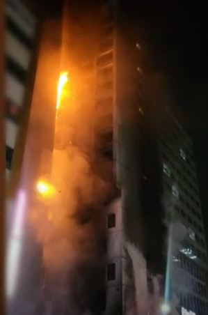 南韓仁川市中心一間酒店昨日(17日)晚上發生火警,至少54傷送院,有民眾從酒店屋頂跳往毗鄰大樓逃生