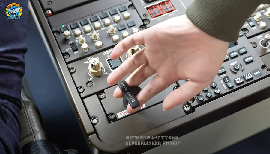 C919第一身視角影片曝光 駕駛艙俯瞰維港(有片)