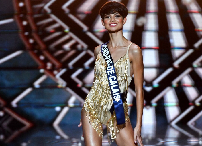 法國小姐選舉上周六(16日)舉行,由芳齡20歲的短髮佳麗吉爾斯(Eve Gilles)奪冠,有別於以往冠軍都是長髮、飄逸及曲髮等造型,吉爾斯是這項選美活動103年歷史中首名非長髮冠軍