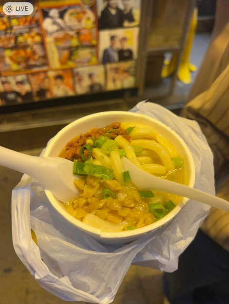 又指不明白香港所謂的網紅店「都不知道為啥排隊」。(圖片來源:小紅書)