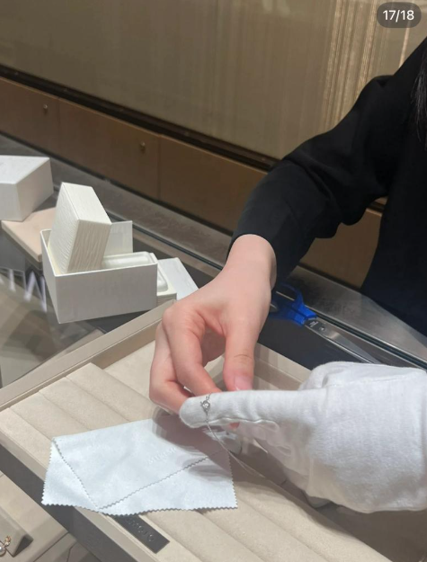 不但對飲食諸多意見,就連行街都遇到不快經歷。(圖片來源:小紅書)