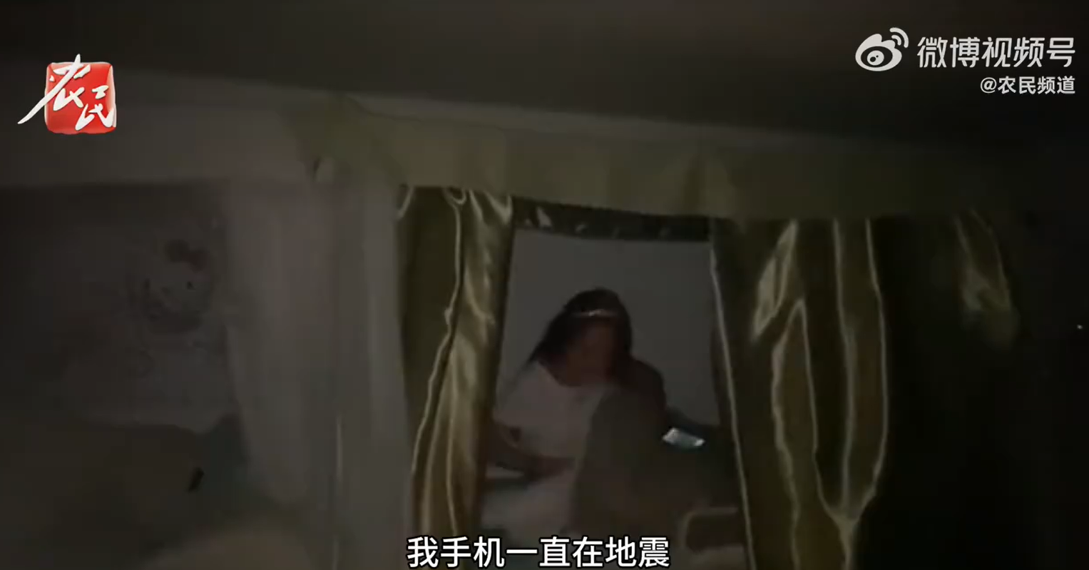 甘肅省臨夏州積石山縣周一(18日)深夜發生6.2級地震,造成重大人命傷亡。當時遠在四川的數名女大學生在晚上11時59分慶祝生日時,也收到了地震預警,嚇得立刻尖叫跳下床往外衝,全過程被紀錄下來。