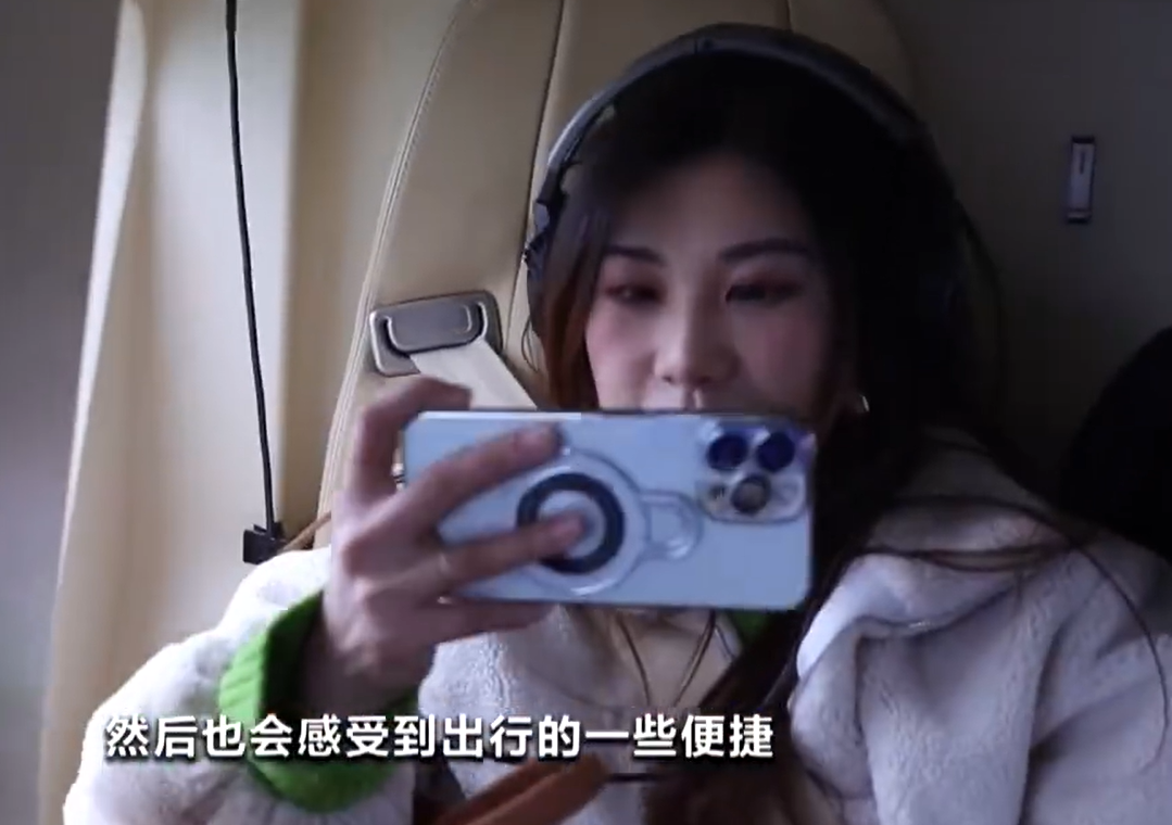 有乘客說坐在直升機上能俯瞰整個深圳的美景,然後也會感受到出行的一些便捷。