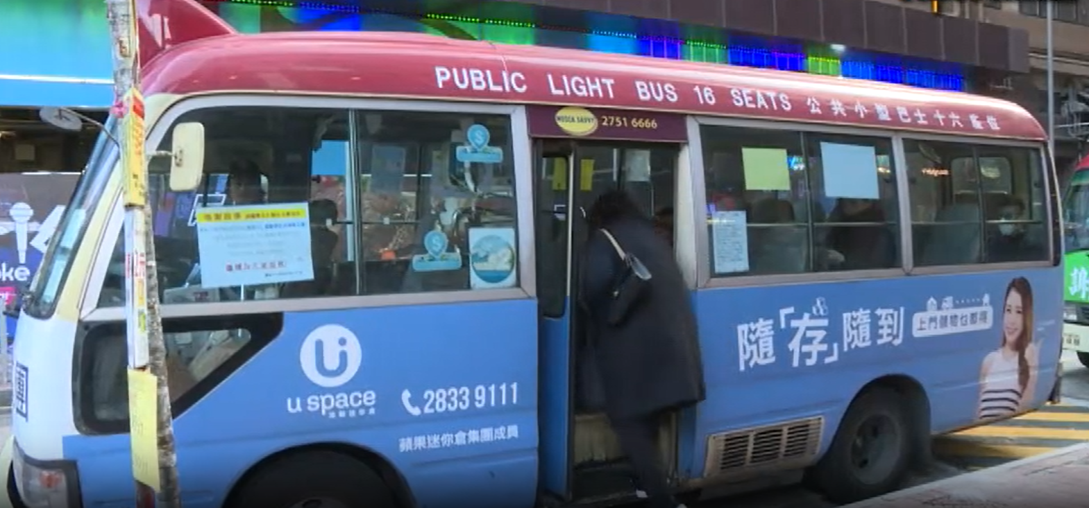 商用車三隧劃一收50元超過一星期,有銅鑼灣開去荃灣過海小巴路線須全程加價6元,去到29元。小巴線負責人葉毓強表示26年來經營壓力前所未有,或會倒閉退出市場。(Now新聞台截圖)