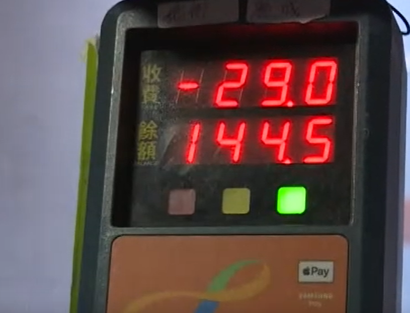 商用車三隧劃一收50元超過一星期,有銅鑼灣開去荃灣過海小巴路線須全程加價6元,去到29元。小巴線負責人葉毓強表示26年來經營壓力前所未有,或會倒閉退出市場。(Now新聞台截圖)