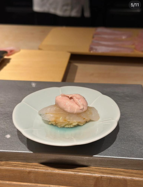 事主在文中力數餐廳的2宗罪,先是表示她在預訂時「顯示每人800」,當時認為「ok挺好,覺得有點太便宜了」。(圖片來源:小紅書)