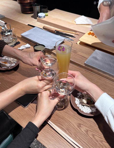 此外,她又提及自己的弟弟當時未有食飽,「讓主廚在給幾貫壽司,主廚爽快答應了」,惟在埋單的時候卻發現「追加的壽司算了錢」。(圖片來源:小紅書)