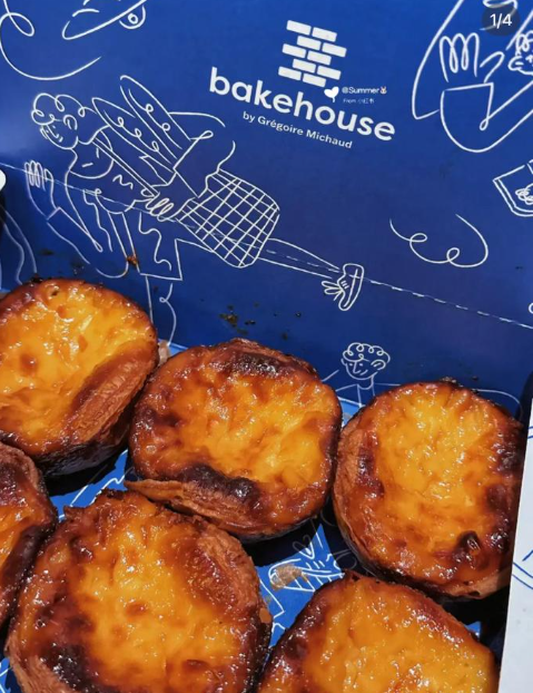 事後同行友行卻指在事主拍照和用餐時,聽到後面的兩個女店員評論指「她們點東西就是為了拍照遮」。(圖片來源:小紅書)