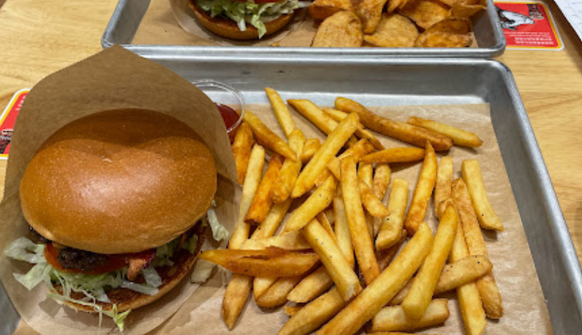 快餐品牌Aussie Grill by Outback開業4年,目前在中環娛樂行及葵芳新都會廣場擁有兩間分店,惟今日(29日)店方突然宣布只會營業至周日(31日),至於Outback Steakhouse品牌則不受影響。