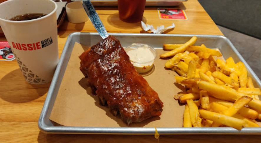 快餐品牌Aussie Grill by Outback開業4年,目前在中環娛樂行及葵芳新都會廣場擁有兩間分店,惟今日(29日)店方突然宣布只會營業至周日(31日),至於Outback Steakhouse品牌則不受影響。