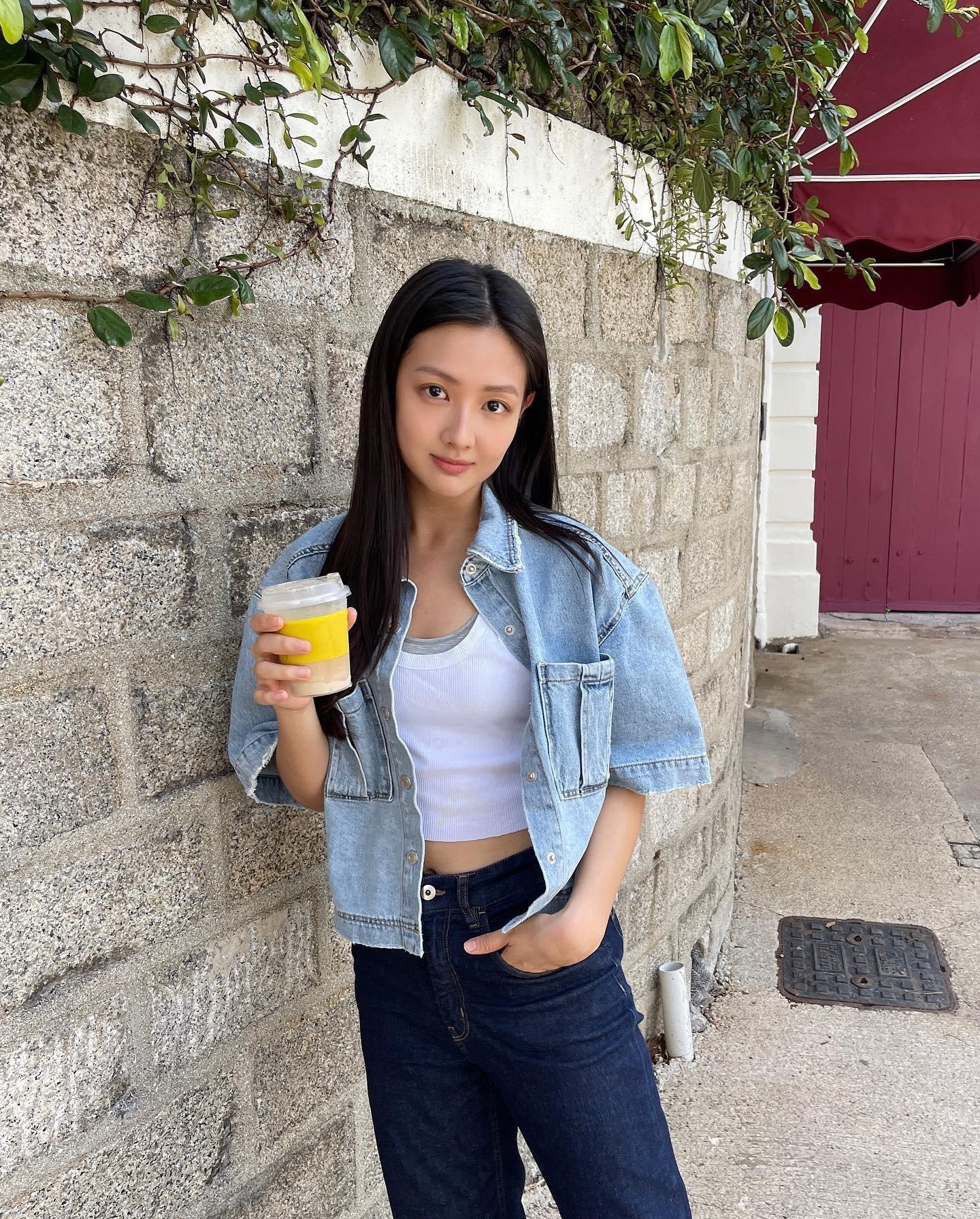 屬龍代表藝人譚旻萱 2000年