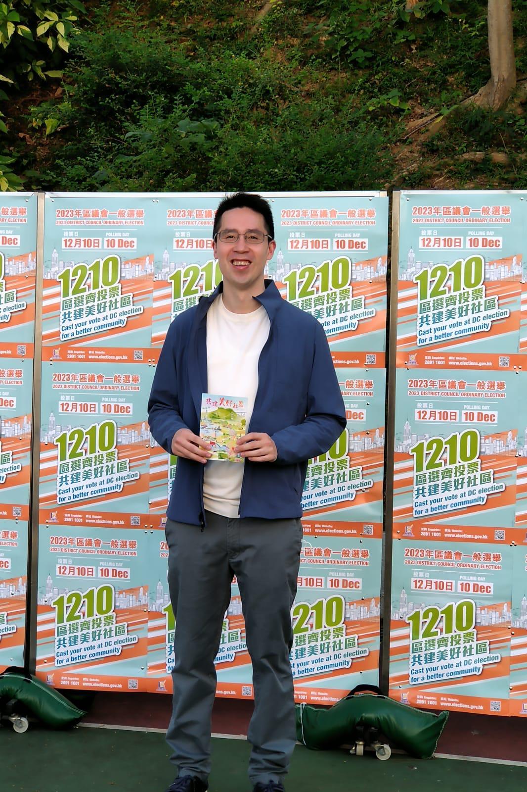 新鴻基地產執行董事執行董事郭基煇到票站投票。