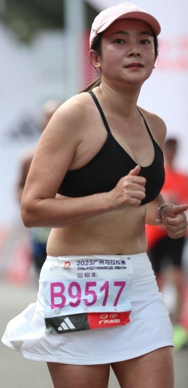 廣州馬拉松,內地「美女跑手」修圖前真實樣子(微博圖片)
