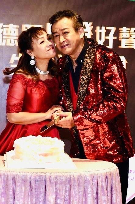 麥德羅65歲生日興奮期待長者咭。