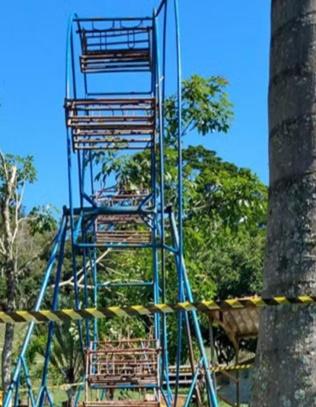 涉事設施已遭圍封。(X)