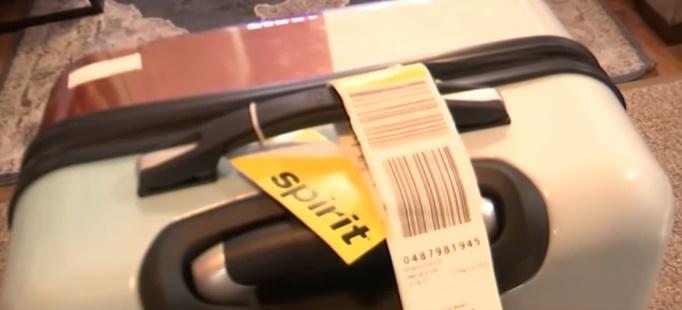 Maria Ramos一臉疑問:「他(Casper)不可能錯過航班,我已收到行李的吊牌。」(YouTube)