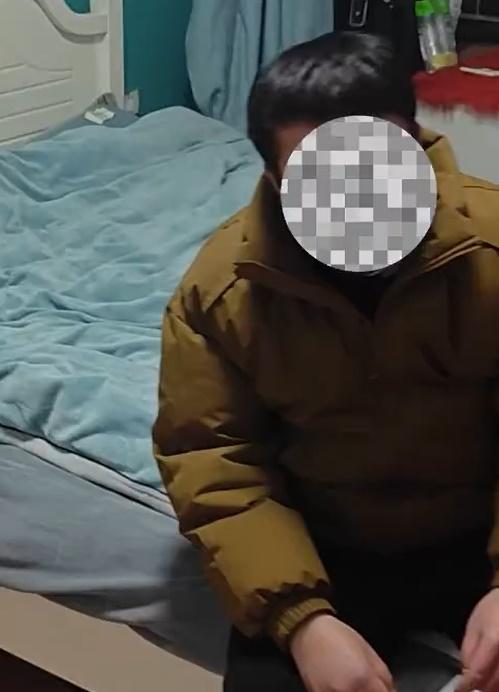 消防及警方根據外送地址找到該名客人,經開導後,對方最終放棄輕生的念頭。(微博)