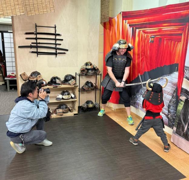 Michael Rutherford經常於社交平台Instagram(IG)分享生活點滴,當中不乏與家人周遊各地的愉快畫面。(IG)