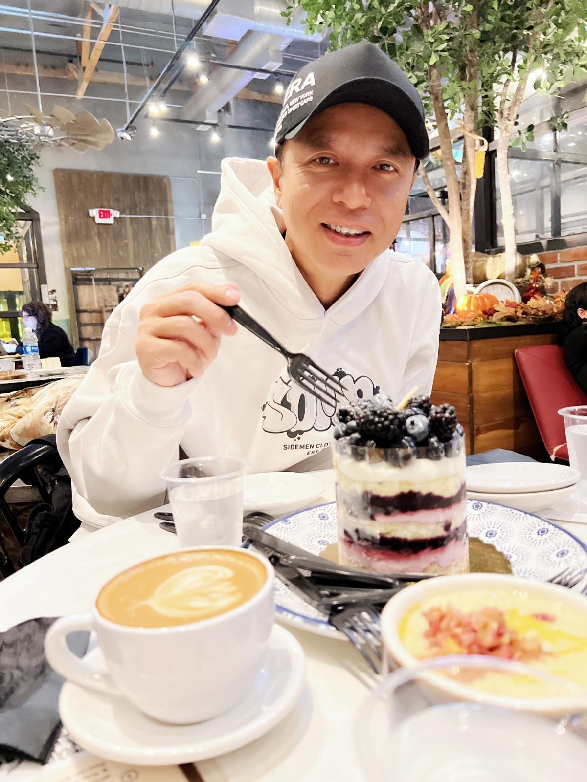 李克勤透露今次美國之行帶了小型洗衣機展開巡演。