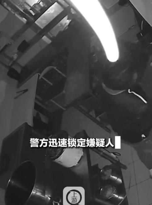 重慶一間商店老闆報警聲稱店內筆記型電腦、手機不翼而飛。(微博)