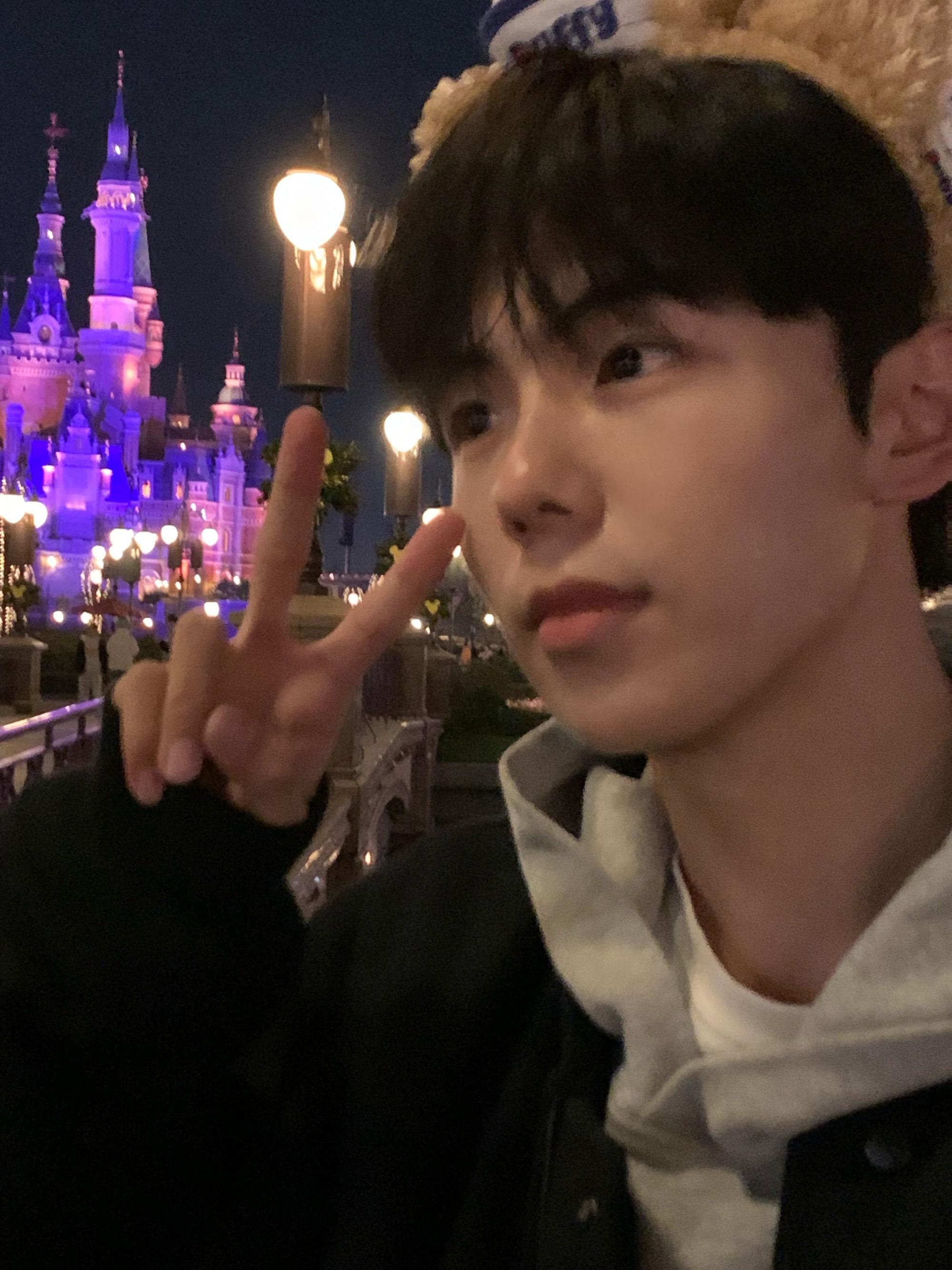 墊底辣孩微博粉絲達225萬(墊底辣孩微博)