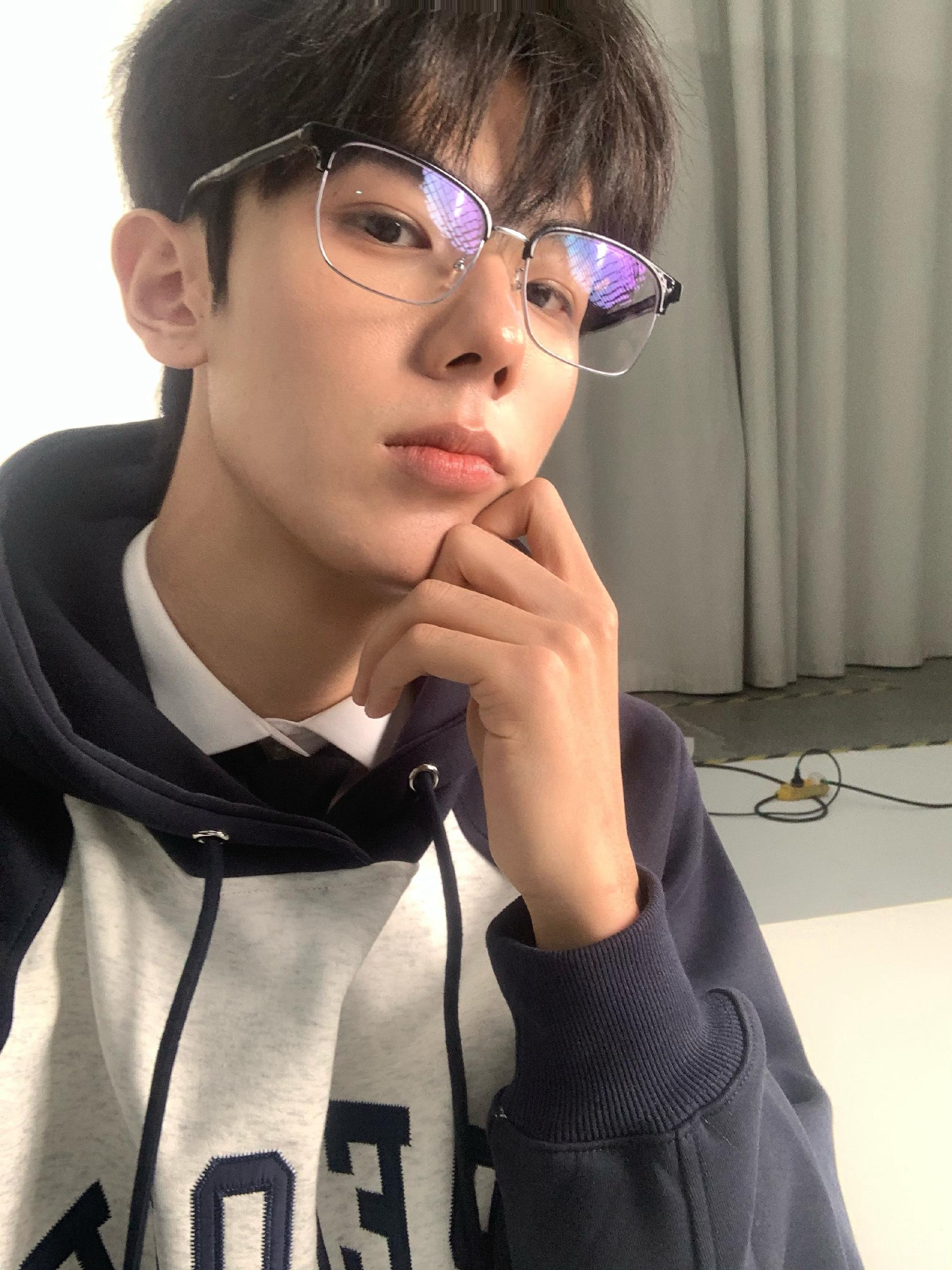 墊底辣孩微博粉絲達225萬(墊底辣孩微博)