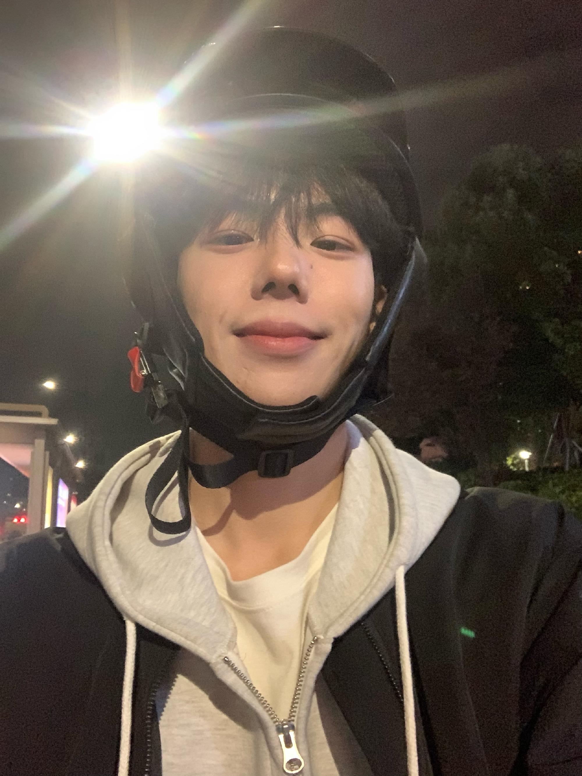 墊底辣孩微博粉絲達225萬(墊底辣孩微博)