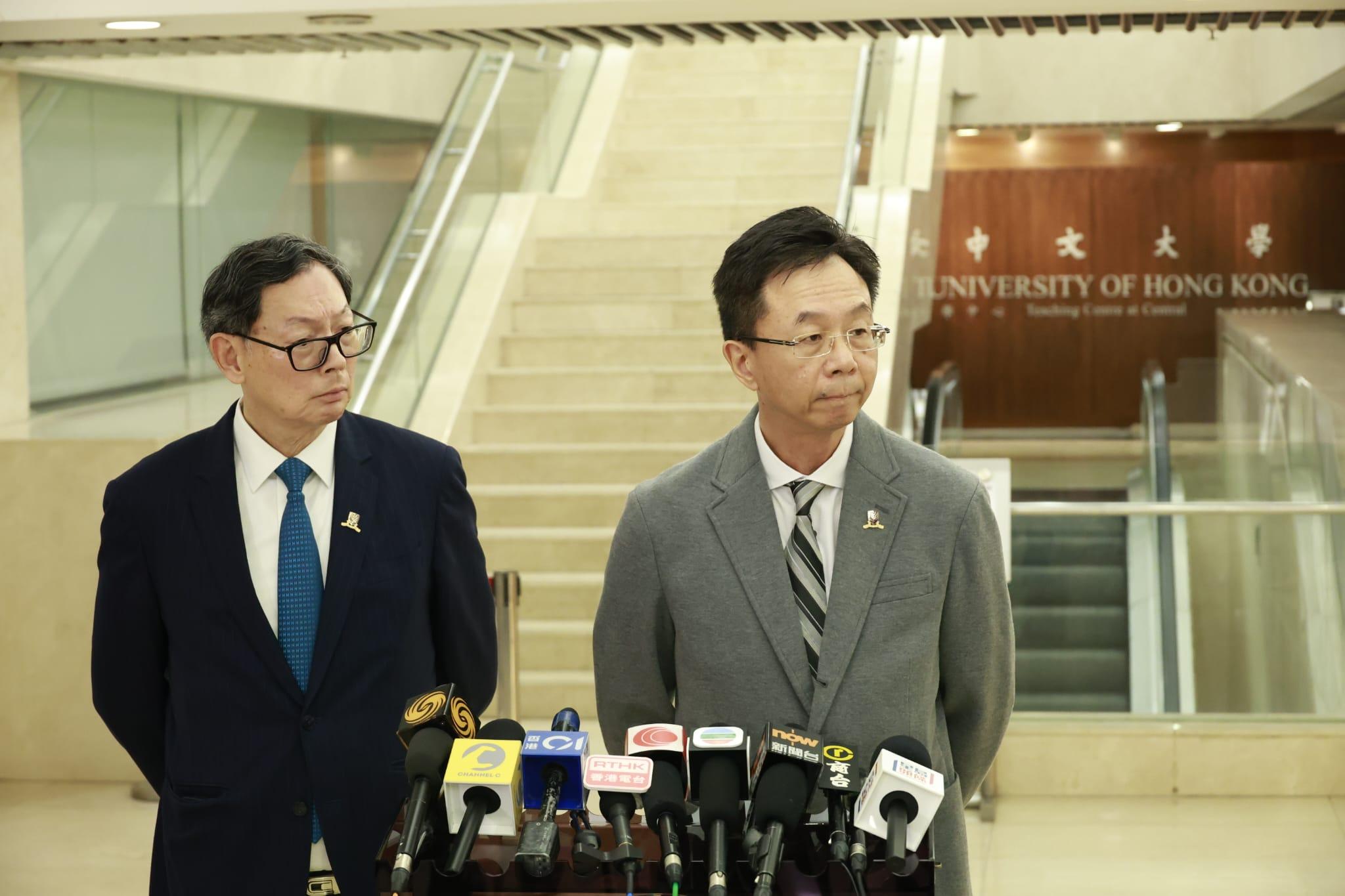 中大校董會主席查逸超(右)指會上通過終止吳樹培聘用合約。(林俊源攝)