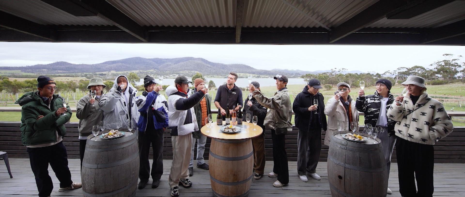 MIRROR成軍五周年,首次齊人出埠拍團綜《MIRROR Time》。