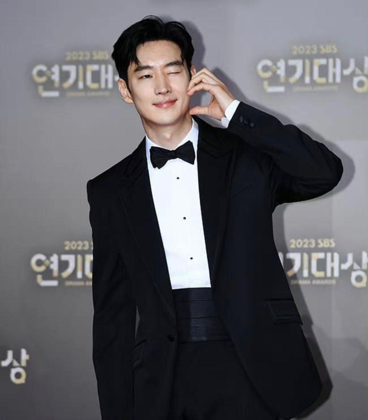 《模範的士2》主角李帝勳奪最高殊榮。