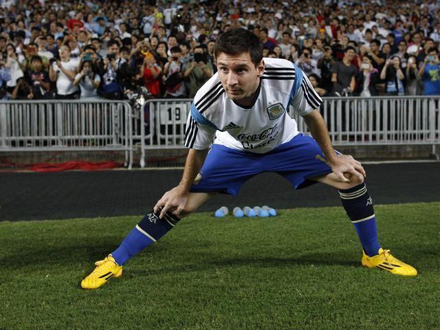 美斯雖然沒正選上陣,但阿根廷實力仍在港隊之上,很快就領先4:0,這位當時仍於巴塞隆拿效力的超級球星在60分鐘後備入替,隨即個人梅開二度及交出1個助攻,終帶領阿根廷以7:0擊敗港隊