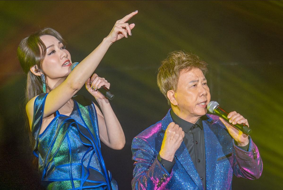 尹光表示正與瑪姬灌錄一首連歌名也未有的合唱歌。